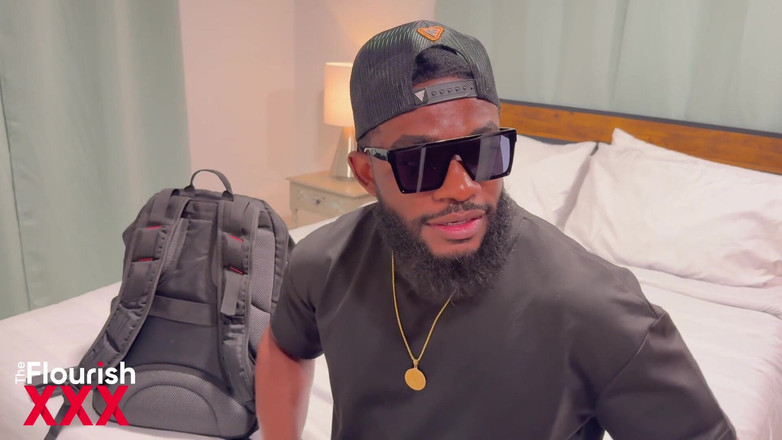 The Flourish XXX: Anale all'hotel Kink: Madalynn Moon e MassagebyBlack