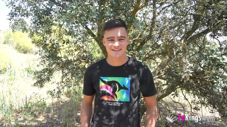 FAKings: L'infermiera di 21 anni prova uno dei nostri sexy appuntamenti all'aperto!