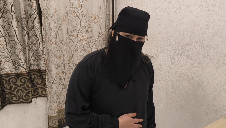 Desi chudai hub: 穆斯林妇女来诊所检查医生操她的阴户