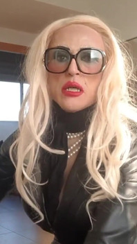 Zeer opgewonden leren blondine
