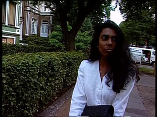 Lucky Cooch: Sexy ragazza ebano al colloquio all'aperto