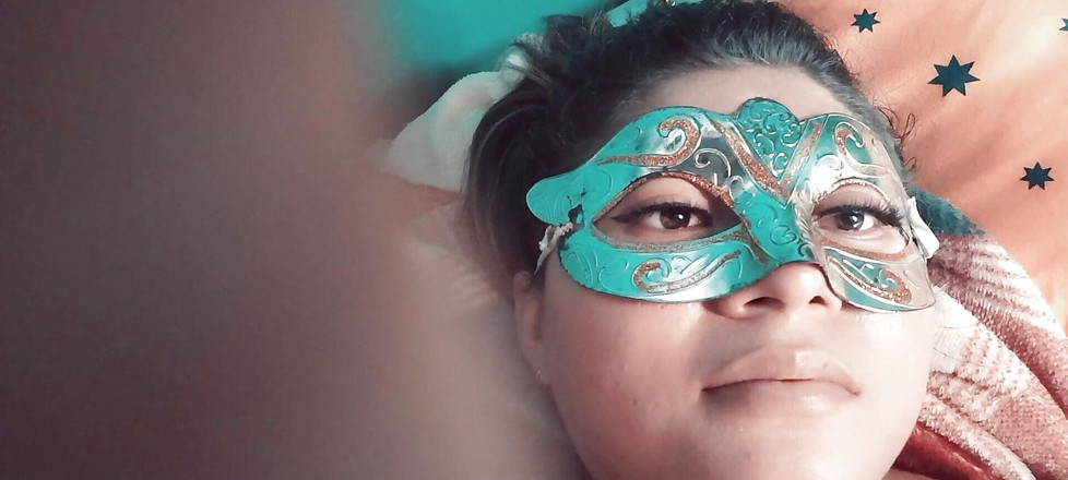 Martin13: सौतेली बहन को फिर से अपने सुंदर स्तनों पर चॉकलेट की खुराक मिलती है