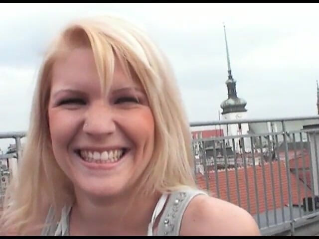 All Those Girlfriends: Nelly macht sich auf dem dach nackt