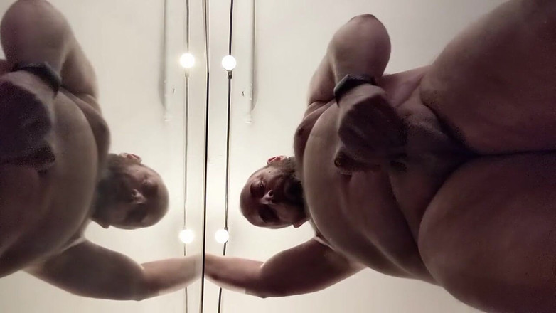 Skin and earth: Пухлый медведь снизу в видео от первого лица. Хрюкает и кончает на твое лицо