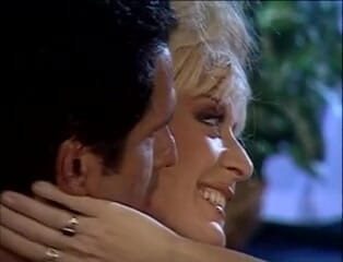 European Classics: Nina Hartley en twee babes delen een harde pik