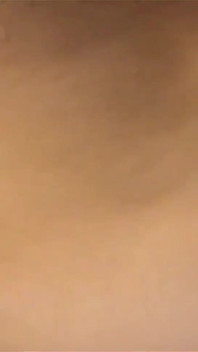 Enteada pega assistindo padrasto e chupa seu pau com um acabamento adorável