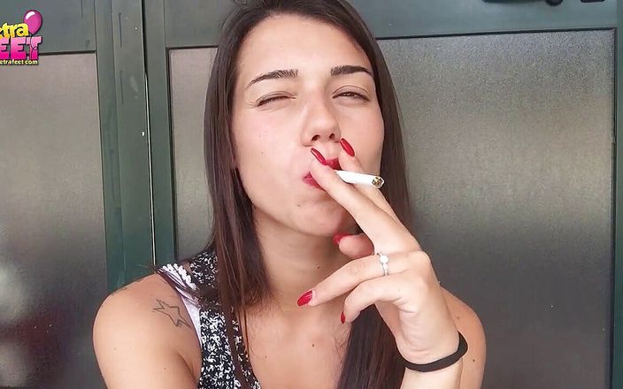 Smokin Fetish: Söt tonåring första gången röker på cam