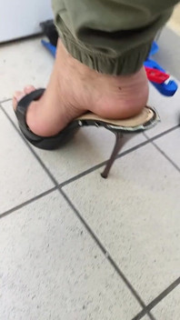 Çok seksi topuklu ayakkabılar ve ayaklar