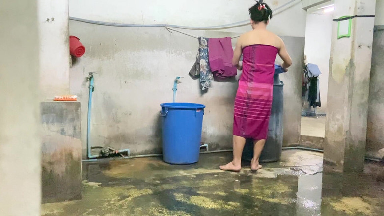 Fampfy Nana: シャワーを浴びましょう。