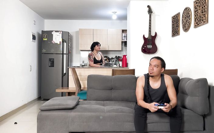 Ary Abdul: Seks met mijn Rommate, hij wil Xbox en ik wil...