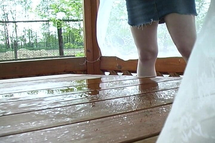 Porno kino: Amateur babe uit Duitsland kan niet stoppen met spelen met...