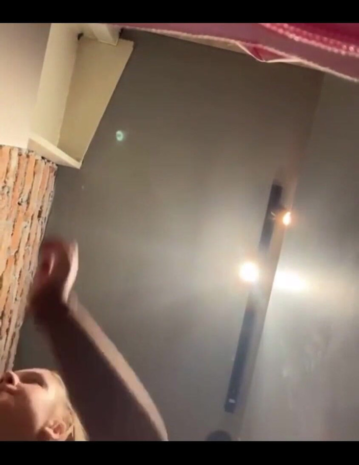 JuiceLussie: Seks anal sampai muncrat banyak banget di ruang ganti