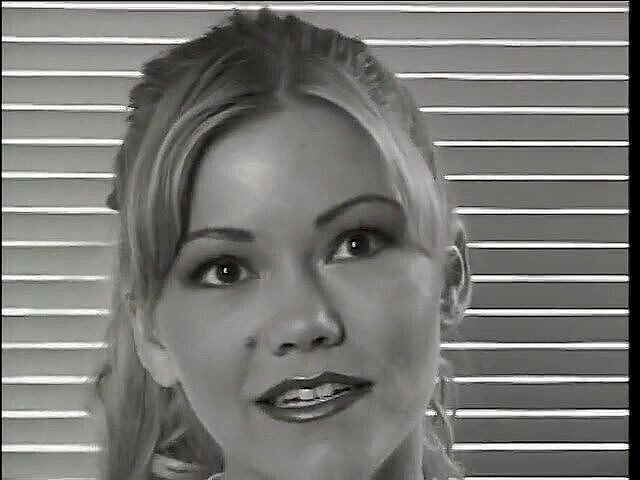 Lethal Babes: Genç üniversiteli kız yatakta anal seks yapıyor