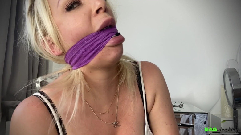 Gag Attack: Penny - selbstknebel 2