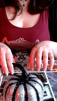 Asmr che si tocca con le unghie