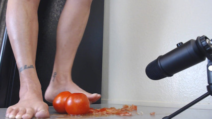 Abby Anna: ASMR rajčata bosá smooshing