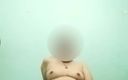 Fantasy big boobs: Une femme qui aime exhiber son corps devant la caméra