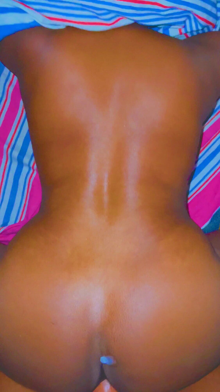 Aathiyaa: Il suo grosso cazzo fottuto mi riempie di un sacco...