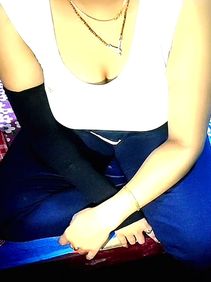 Neha_Noonu: Exotic Desi Amateur Squeezing &amp; Wet Finger Play Full Uncut Show