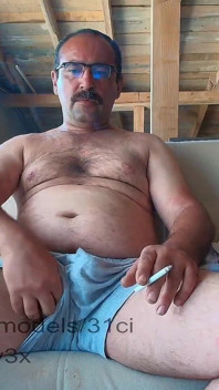 Üvey babanız canlı yayındaydı.