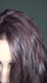Studentessa birichina succhia un grosso cazzo nero vuoto