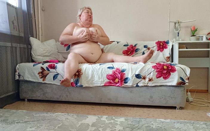 Zona901: Mother-in-law Spends Time Masturbating Her Big Hairy Pussy with Toys