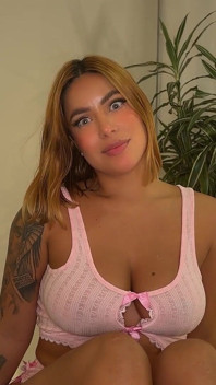 Mi Hermanastro Prefiere Mis Pies a Los De Su Novia, Me Folla Duro Y Se Corre En Mis Pies