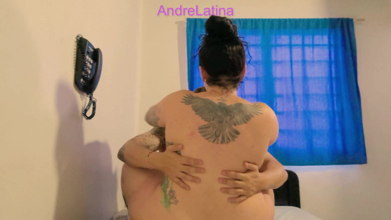 Gatita latina: Grande Rabo Torso Explode Sob Libra Implacável