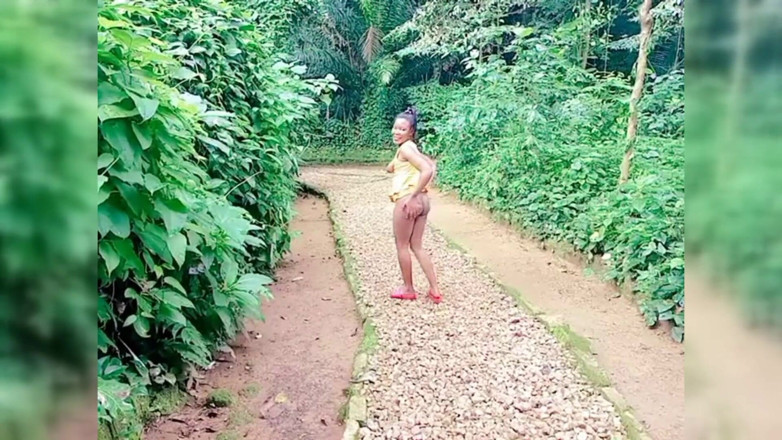 African Beauties: Rowena se supune cu cel mai bun prieten al ei