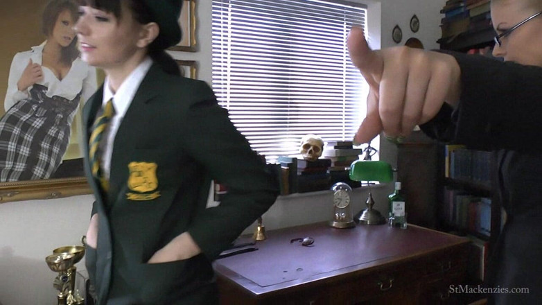 St Mackenzie's Archive: Helen dibuat untuk bugil &amp; direkam sama nona dogan