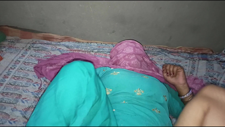 Kavita69: Indiancă desi Bhabhi futută pe la spate de cumnat