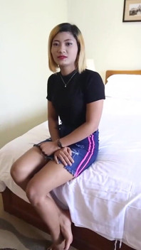 Johntronx - linda amateur tailandesa se quita la ropa y abre sus piernas para mí