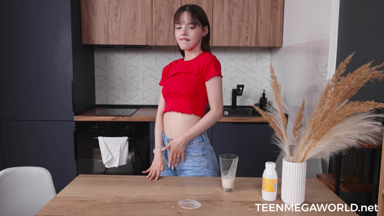 Teen Mega World: Гра в обідню пору, пестощі пальцями