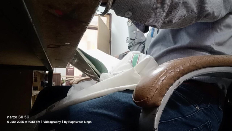 Rajasthani-old-lover: Desi Man ofiste