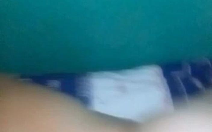 Sofixxx: Adik ipar yang tidak setia lagi membenarkan pantatnya yang lazat...