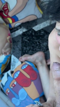 Mamma cattiva che succhia il migliore amico del marito
