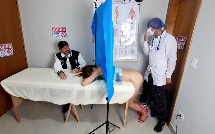 ksalnovinhos: Wife Goes to the Gynecologist to Show Her Ass to...