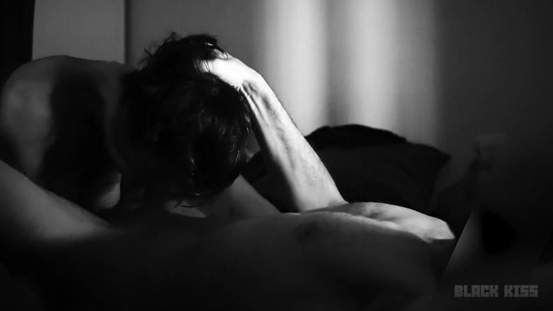 MarkusCross: 告诉她她很漂亮，然后操她的脸