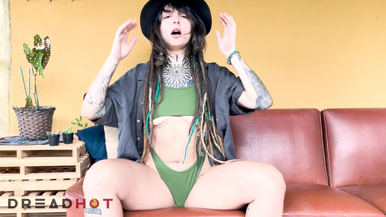 Dread Hot: Anal Avec Gode Et Giclée Sur Le Canapé À La Maison,...