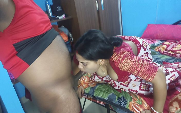Sona bhabhi: 침실에서 쉬고 있는 새엄마, 핫한 몸을 보고 있는 Iam, 자위 후 새엄마가 나를 따먹을 것을 제안하는 걸 본 새엄마