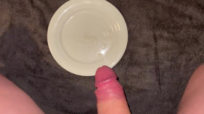 Leonboy04: Sissy Teen Twink Jerking off and Cumming on a Plate!