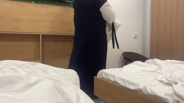 Lux Eva: Una cameriera araba ha sedotto un cliente in una stanza...