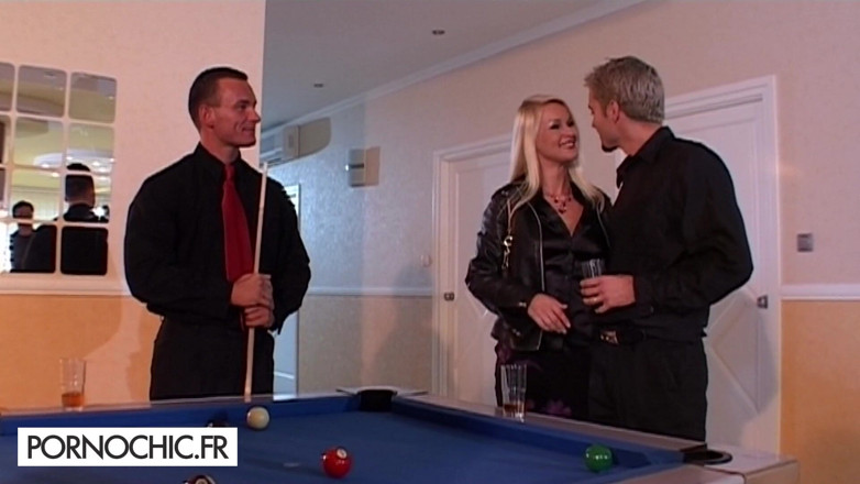 Pornochic: Busty blonde handles 3 men