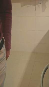 Hotwife kuchyňská rychlovka - kouření a šukání ve stoje končí v její ústech