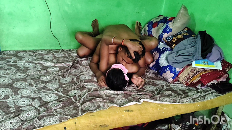 Rubi roy: Bhabhi ดูดควยที่ดิน