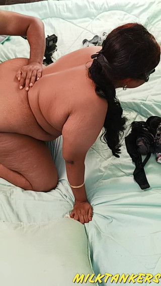 Milktankers: Finger Fuck