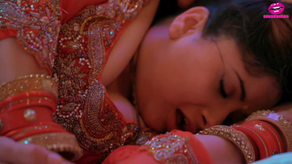 Indianpinklips: Bhabhi dikongkek dan dipancut buah dada dengan begitu keras