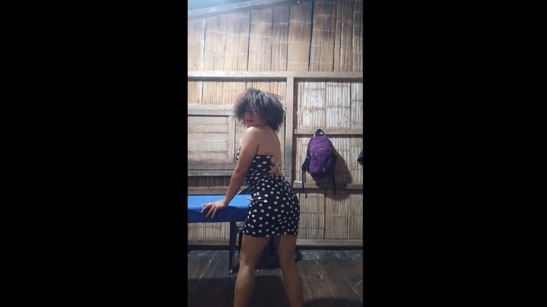 Martin13: Moja przyrodnia siostra wykonuje dla mnie super zmysłowy taniec, aby...