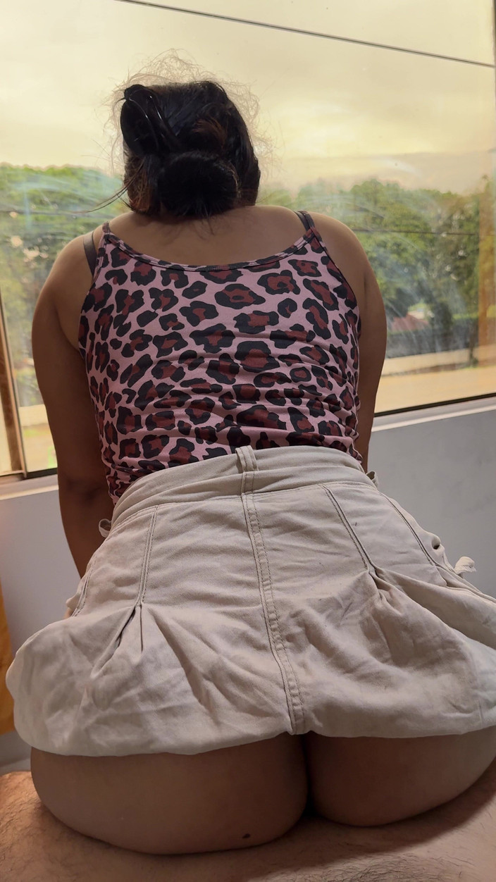 EMY_AND_JONH: Dia suka melompat saya pada zakar saya sementara semua orang...