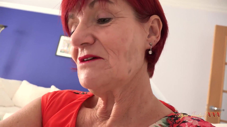 Aunt Judy's XXX: AuntJudysXXX - คุณน้าสามี GILF วัย 64 ปี Mrs. Linda จับได้ว่าคุณกำลังดูนิตยสารลามก